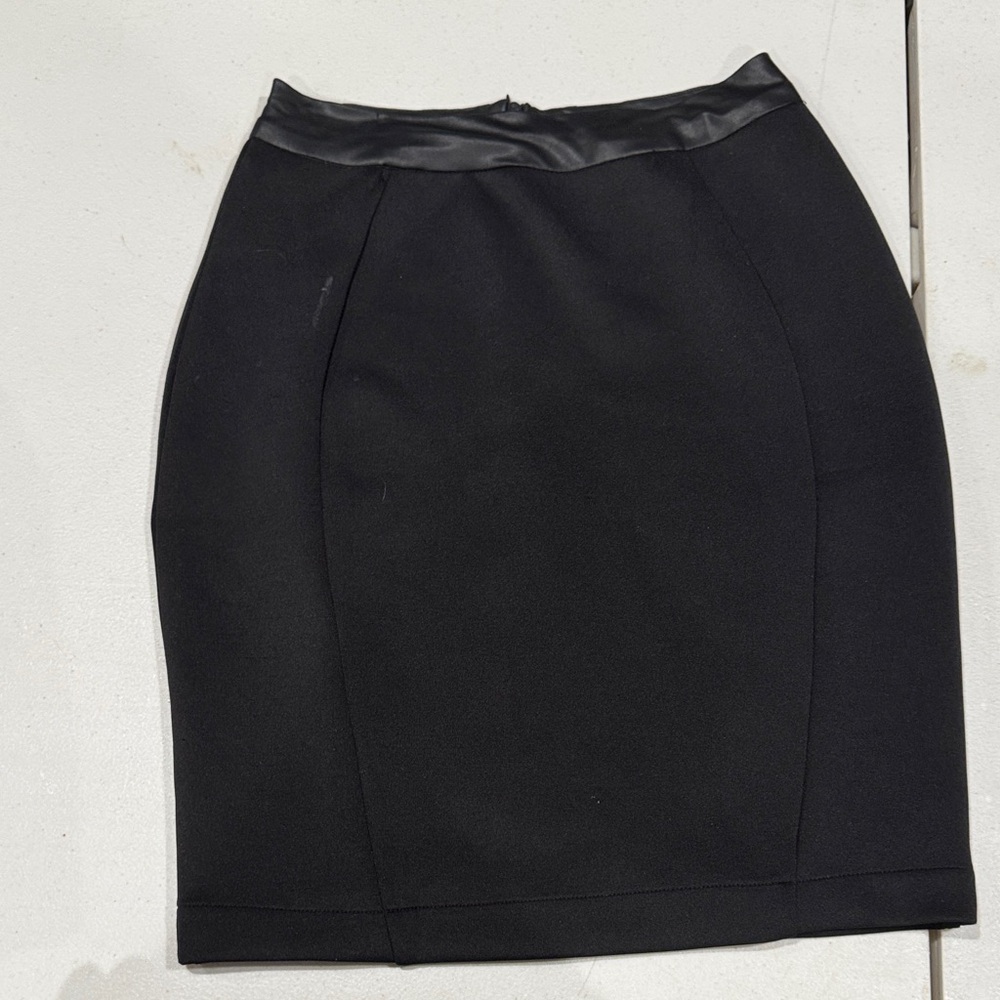 Elegant Black Pencil Skirt